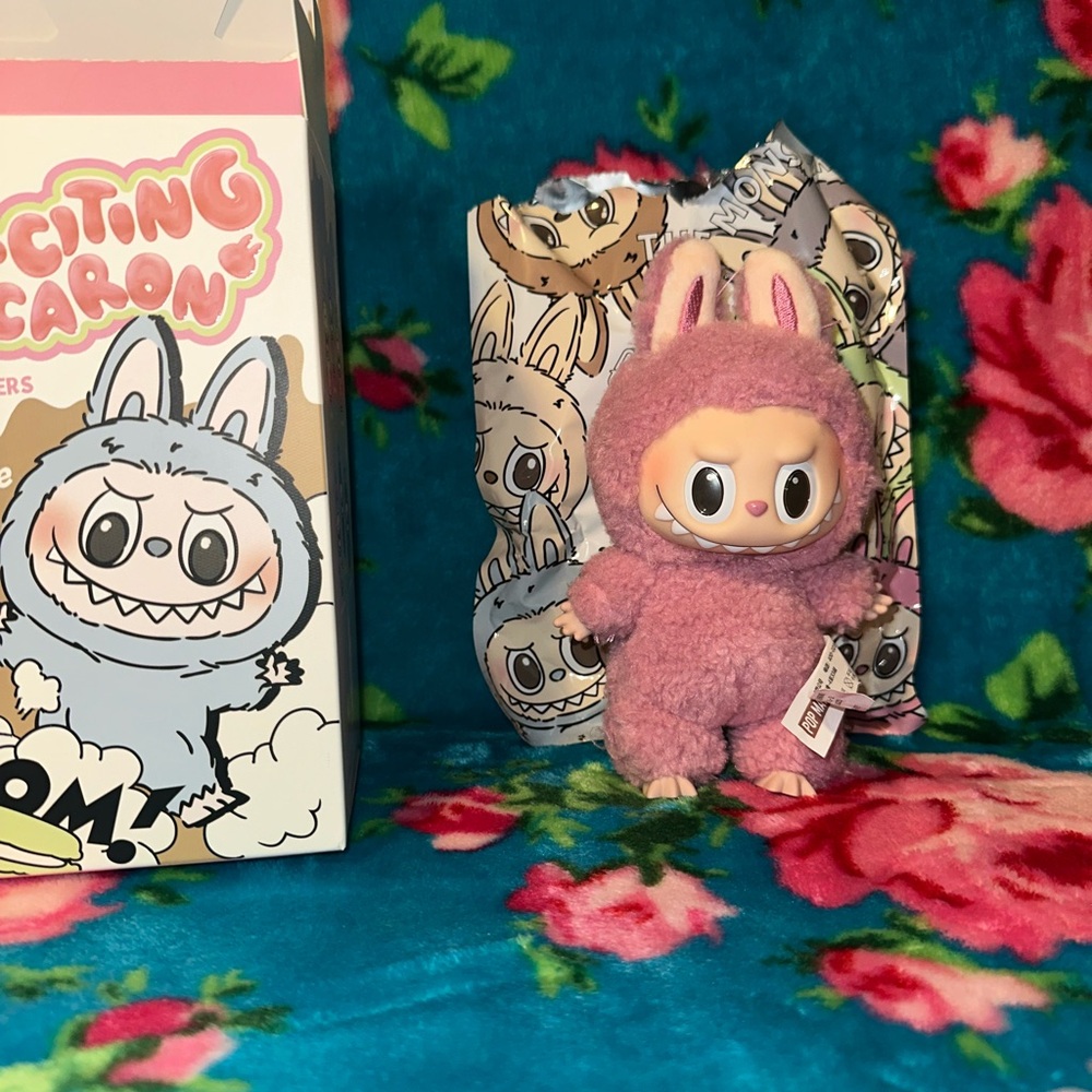 LABUBU - THE MONSTERS - Exciting Macaron Vinyl Plush - LYCHEE BERRY